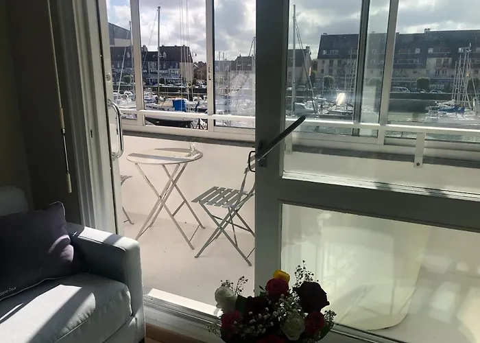 Soleil Et Bateau * Courseulles-sur-Mer